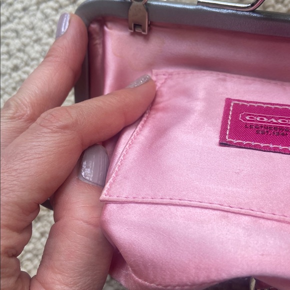 Coach - Picture 15 of 16